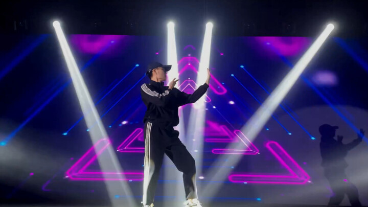 No matter! A 30-year-old man also wants to dance to a girl group: Nu Abo-f(x)