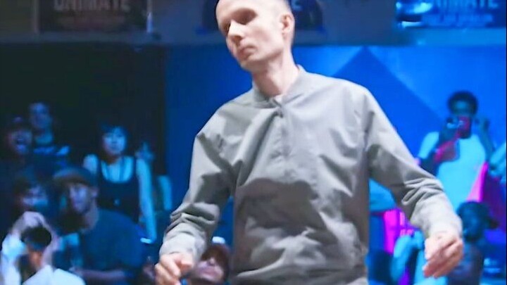 Dijuluki sebagai "dewa" dalam dunia tari jalanan! Karya luar biasa dari jagoan Rusia membuat seluruh