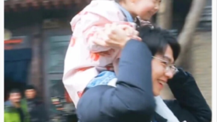 "Dad Feifei"