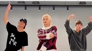ฉันพบว่าหลี่หลงฟู่เหมาะกับการเต้นรำมาก