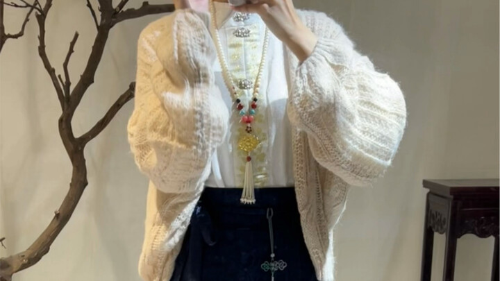 Jing Yunran, I’m really impressed. It turns out the ma‑mian skirt can be this casual!