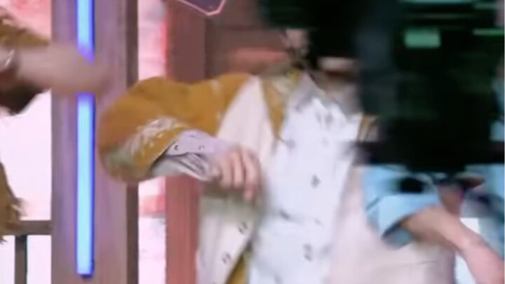 ما هذا الأنمي الملهم... لقد تحسن رقصه حقًا