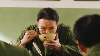 师长盯着女兵看 却不料竟是从未谋面的女儿！# 好剧