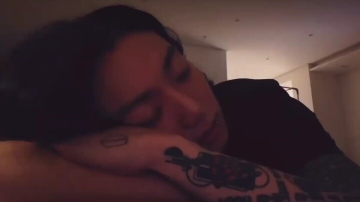 “Aku sudah tinggal di rumah selama 6 hari berturut-turut, aku benar-benar hanya tinggal di rumah.”