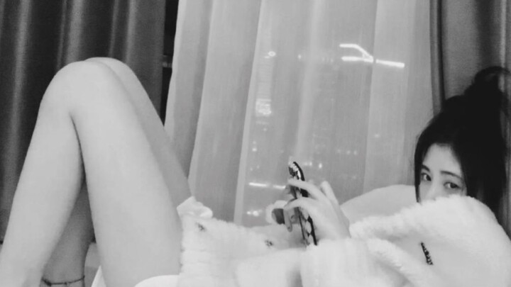 "Ju Jingyi's leg-length challenge: How many seconds can you withstand?" Ju Zai's legs are truly the 