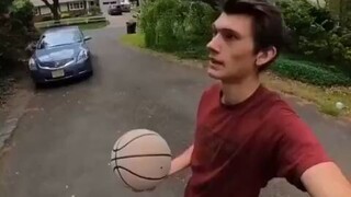 Chơi bóng rổ kiểu này chắc chắn là người đứng đầu lịch sử, sợ quá rồi, sợ quá rồi