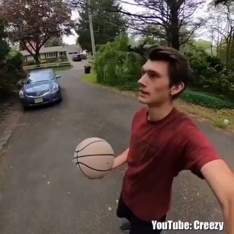 Playing basketball like this is undoubtedly the greatest of all time—scared, so scared!