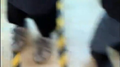 Bunuh Botu dalam posisi duduk, dengan tangan Kucing Laut!