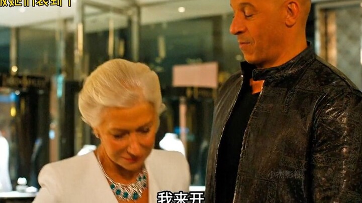 Old ladies show off their driving skills, and Boss Tang can only sit in the passenger seat.