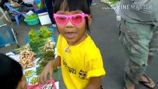2แตงพาเที่ยวตลาดหาของฝากกลับบ้านหายายหมัด