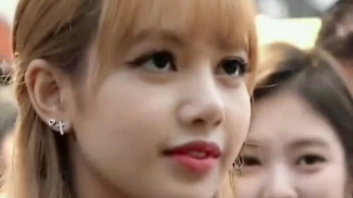 How many seconds can you hold LISA’s gaze?