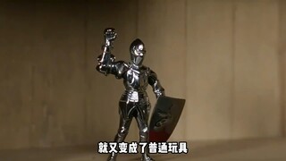男孩有个神奇的柜子，只要把玩具放进去，再打开竟然能复活过来！