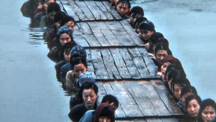 "Seorang ibu, seorang istri, seorang anak perempuan, dan lebih dari itu, dia adalah separuh langit!"