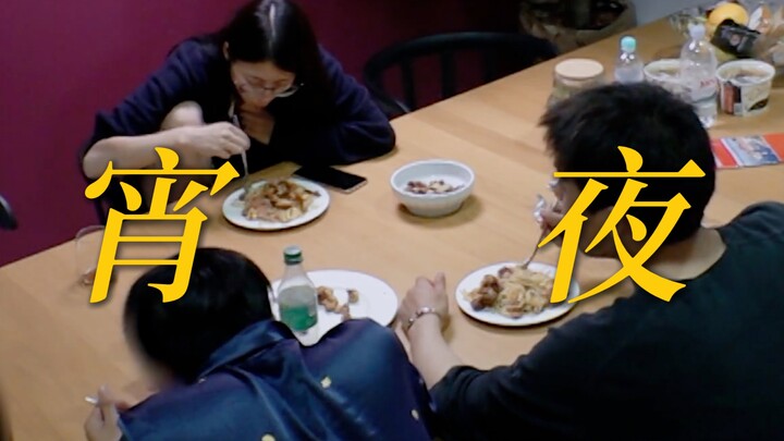 Some people traveling even eat more than just instant noodles for late-night snacks, with a wide var