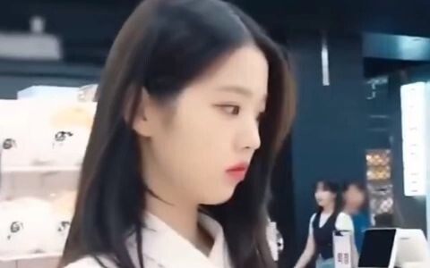 发现自己的玩偶没穿衣服的小圆：瞳孔地震🤣星船：衣服是另外的价钱