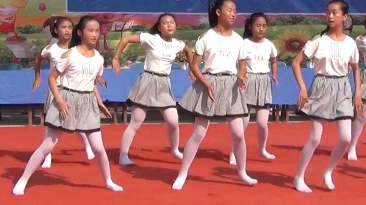 ชั้นเรียน ป.6/1 การเต้น “ไม่กลัว ไม่กลัว”