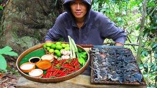 Grilled Banded Bullfrogs in forest eating so Delicious