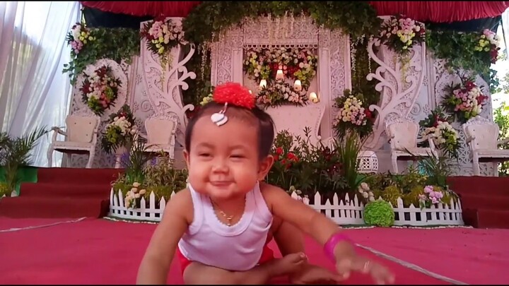 Balita Lucu Merangkak