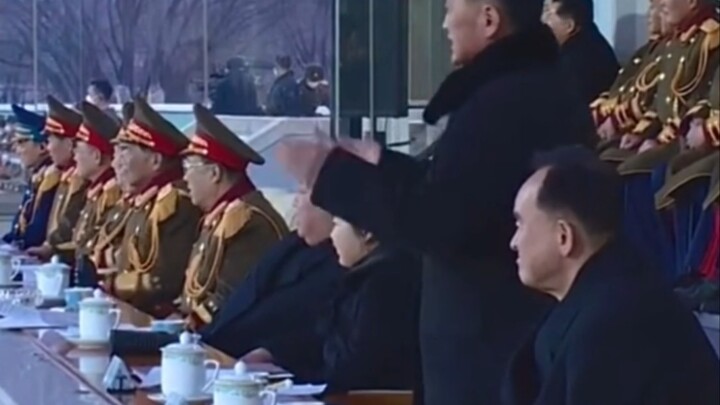 Kim Jong-un thăm đội bóng đá