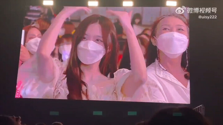【เนเน่ เจิ้งหน่ายซิน】เนเน่กับคุณแม่ไปชมคอนเสิร์ต INTO1 ที่ไทย แฟนคลับสองวงฟินสุดๆ!