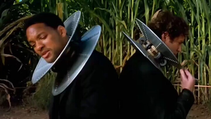 Keduanya malah diburu oleh Cakram!