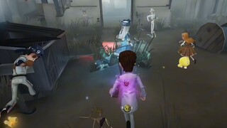 Tất cả các đồng đội đều hôn tôi ngay lập tức.