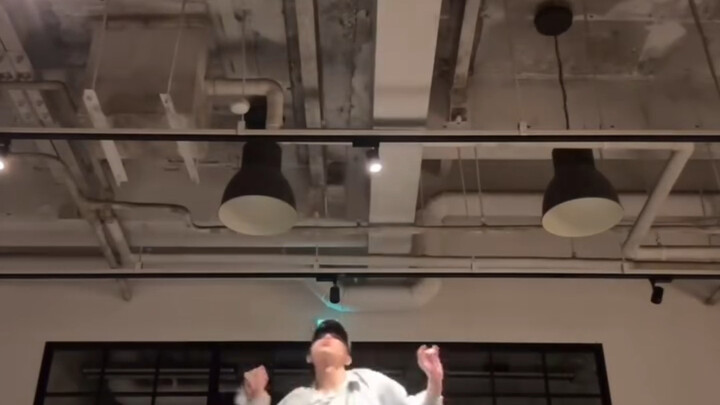 18-year-old Japanese dancer showei dances RIIZE's "Fly Up & Bag Bad Back & Boom Boom Bass"