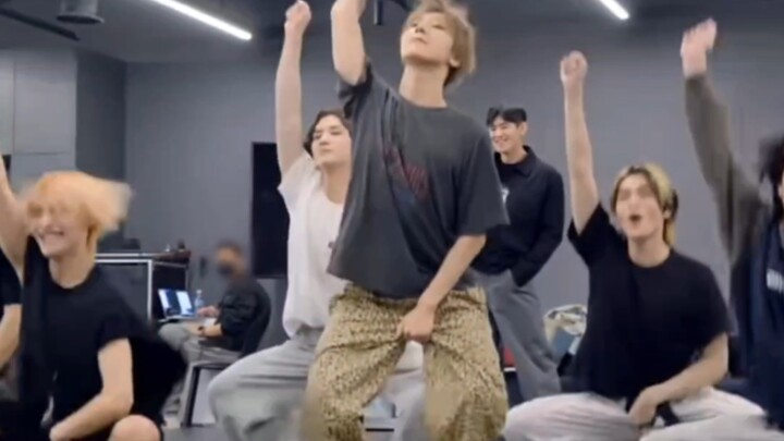 [WayV] Low-energy people feel completely drained after watching this… Help!