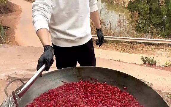 Stir-fried chuan chuan with fragrant base oil