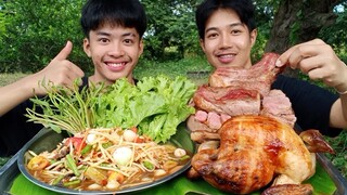 ส้มตำไก่หมุนตัวใหญ่ เสื้อร้องไห้หอมๆกินพร้อมกับส้มตำแซ่บสุดๆ.