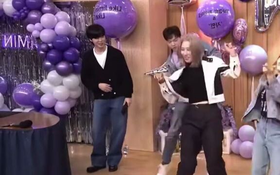 อย่าพลาดโอกาสเต้นรำต่อหน้าปาร์คจีมิน!