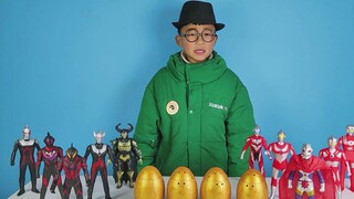 Raja Ultra membawakan Ozawa empat mainan Ultraman emas, dan ketika dibuka, ada Ultraman berkepala be