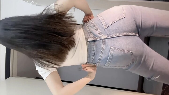 March: Soft and Glutinous Goddess Shaking Her Back