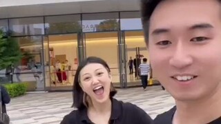 Vở kịch này tên là "Long Phụng Trình Tường", hai chúng tôi Ngọa Long và Phượng Sồ cũng phải đến ủng 