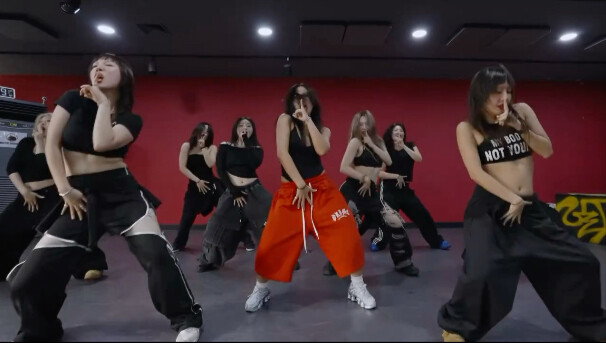 โนบมีส่วนร่วมในการออกแบบท่าเต้นให้กับเพลงใหม่ Baditude ของซูฮเยจินในผลงานคัมแบ็ก