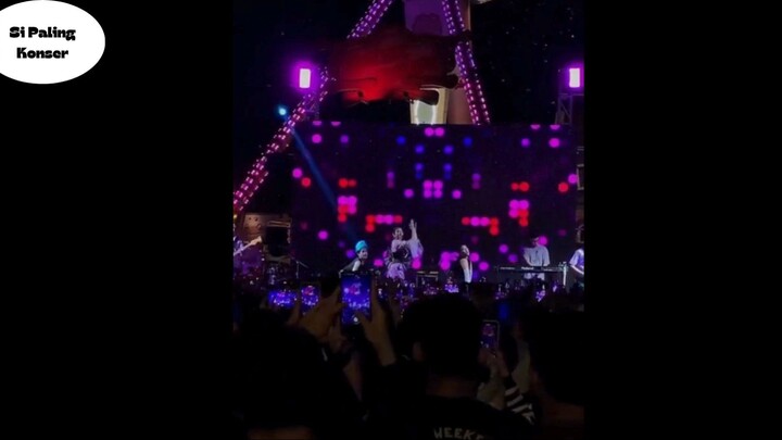 makasi buat semua orang yang sudah menyayangiku terlepas dari semua kurangnya aku