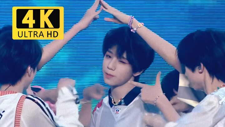 【TF แฟมิลี่】เวทีสุดคึกคัก “Plot Twist” มีเด็กชายตัวเล็กคนหนึ่งกำลังขยับปากตามเพลงอย่างจริงจัง