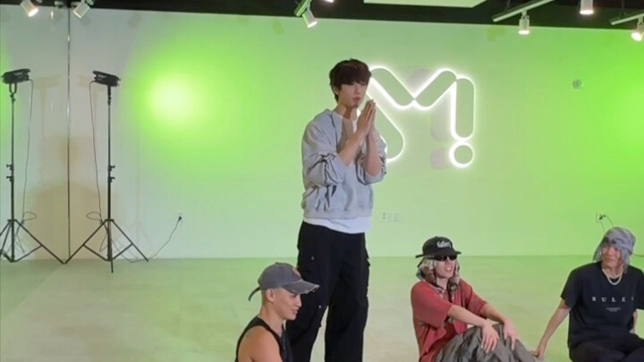 【NCT DREAM】Hậu trường: #Jisung khiến các thành viên bất ngờ tại lớp học thử thách nhảy #BTTF!