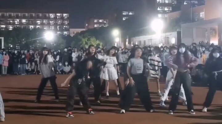 【رقص عشوائي AHA من جامعة تشانغ يي】 ليلة كيبوب ممتعة للطلاب الجامعيين، الجو رائع جدًا!