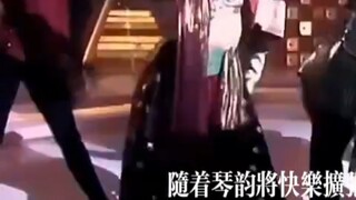 Anita Mui & Roman Tam khiêu vũ, xem người đàn ông quyến rũ nhất và con gái Hong Kong làm khán giả ch
