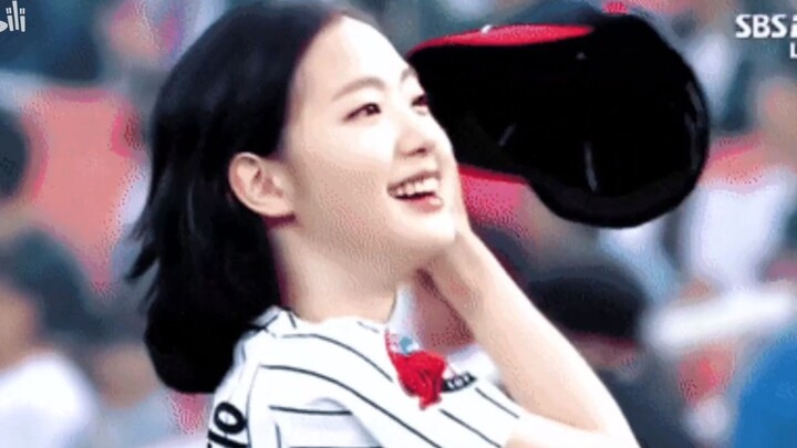 她们在棒球开球时到底贡献了多少张神图？