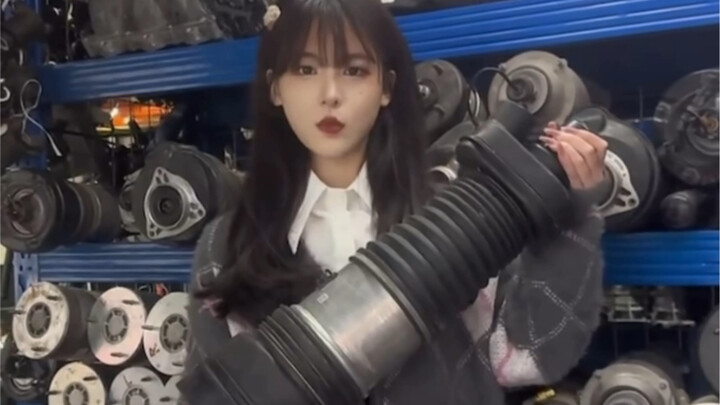 นึกว่าแค่ขายอุปกรณ์เสริม กลับถูกฮ่าวจิงเจาะถึงรังเลย