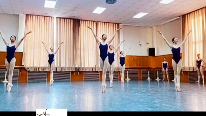 The C position lady, I won’t report her name, she is 176cm tall, please feel her ability and conditi