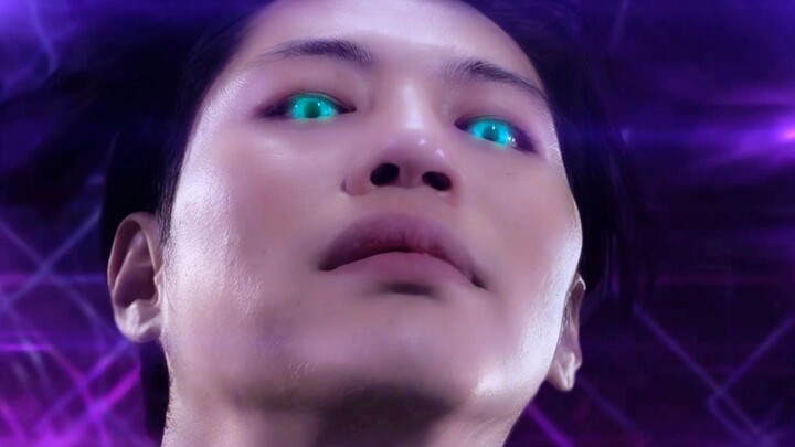 Gagra transforms into Chiponton and fights Ultraman Zeta