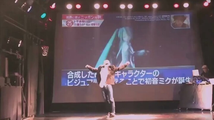 【Zando】Hình hơi mờ, nhưng đó là Zando đang nhảy Senbonzakura! Thoải mái 100% và đúng chuẩn