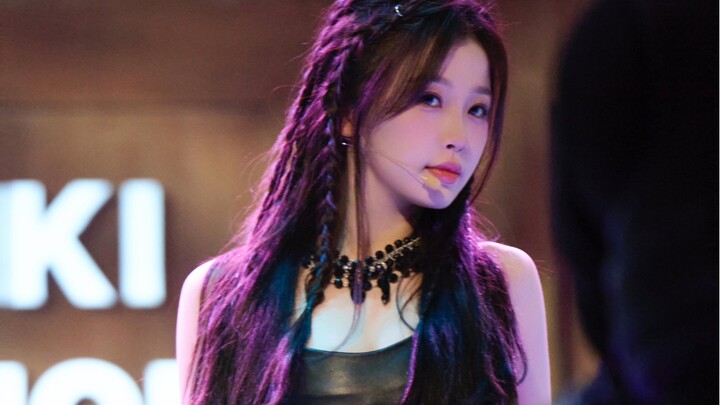 โชว์เวที Midnight Cha-Cha ✖️ Trouble Maker Remix ถ่ายสด🖤❤️‍🔥