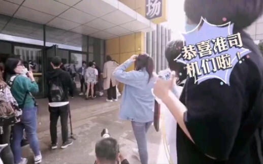 【تشو شين】إذا كنت بتصفيق، فليكن تصفيقًا فقط، ليش بتشيلوه على كتفه هههههه