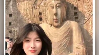 Seorang gadis yang suka tersenyum akan memberikan wajah Buddha