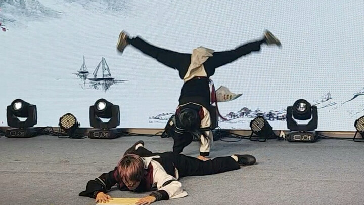 【ผลงานแชมป์】คลิกเลย! ที่สุดแห่งความมันส์ หล่อเท่ ดูดีที่สุดบนโลกออนไลน์ – “ม้าชั้นต่ำ” 【ออกแบบท่าเต้