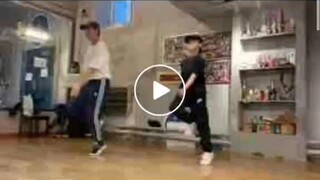 【Pelajar Chromosome Fan Zimo】adalah video latihan di ruang dansa sebelum anak-anak memasuki Chromoso